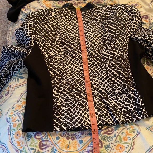 Peter Nygard • Snakeskin Print Zip Jacket - Picture 11 of 13